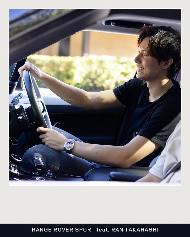 Tak hanya laporan, media itu juga mengunggah berbagai foto sebagai buktinya yang kemudian viral di media sosial. Sebuah foto menunjukkan pemain Suntory Sunbirds Osaka bersama Kawakita Ayaka. Foto: Instagram @ran.volleyball0902