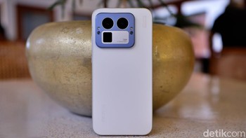 Realme GT 8 Pro yang diotaki chipset Snapdragon 8 Elite Gen 5 mencetak skor 3.950.644 dan menduduki posisi lima. Foto: Adi Fida Rahman/detikINET