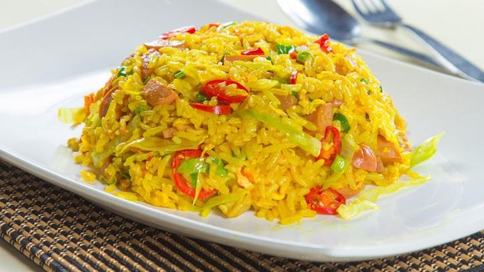 Resep nasi goreng kunyit pakai sosis
