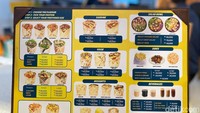 Foto: Yenny Mustika Sari/detikcomPilihan menu yang ditawarkan oleh Rollti juga sangat beragam, ada 20 lebih menu yang hadir di cabang Gandaria City. Tak hanya menu signature varian Chill Lah Grill Lah, tapi juga perpaduan menu Asia dan Nusantara. Foto: Yenny Mustika Sari/detikcomPilihan menu yang ditawarkan oleh Rollti juga sangat beragam, ada 20 lebih menu yang hadir di cabang Gandaria City. Tak hanya menu signature varian Chill Lah Grill Lah, tapi juga perpaduan menu Asia dan Nusantara.