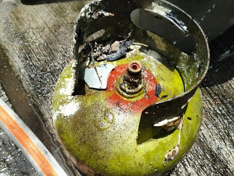 Rumah tinggal di Pademangan, Jakarta Utara (Jakut) terbakar. Tiga orang alami luka bakar akibat kebakaran ini. (dok Damkar Jakut)