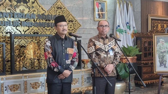 Menteri Sosial (Mensos) Saifullah Yusuf alias Gus Ipul bertemu dengan Direktur Utama PT Pos Indonesia Haris, di kantor Kemensos, Jakarta Pusat, Kamis (23/10/2025), membahas sinkronisasi data untuk Bantuan Langsung Tunai Sementara (BLTS).