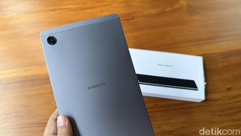 Galaxy Tab A11 ditenagai oleh chipset MediaTek Helio G99 dan RAM 4 GB, menawarkan performa cepat untuk aktivitas sehari-hari seperti menjelajah internet, belajar daring, atau menonton film.  Foto: Adi Fida Rahman/detikINET