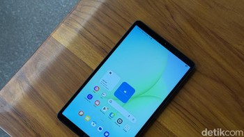 Galaxy Tab A11 dibekali layar 8,7 inch dengan refresh rate 90Hz, menghasilkan tampilan halus dan responsif. Foto: Adi Fida Rahman/detikINET
