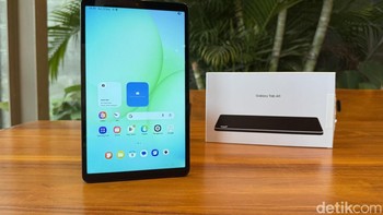 Samsung juga menjanjikan dukungan pembaruan software hingga 7 generasi serta perlindungan Samsung Knox untuk menjaga privasi dan keamanan data pengguna. Foto: Adi Fida Rahman/detikINET