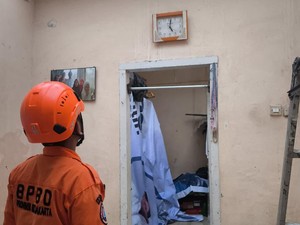 Diterjang Angin Kencang, 2 Atap Rumah Warga di Pondok Kopi Jaktim Rusak