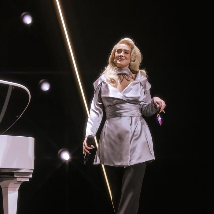 Penyanyi Adele membuat penggemarnya kagum perubahan penampilannya. Ia memberikan rahasia di balik penurunan berat badannya.