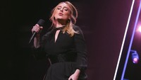 Ternyata, rahasianya cukup mudah yaitu dengan olahraga yang konsisten. Adele mencoba banyak jenis olahraga, seperti angkat beban, hiking, tinju, dan kardio. (Foto: Instagram/@adele)