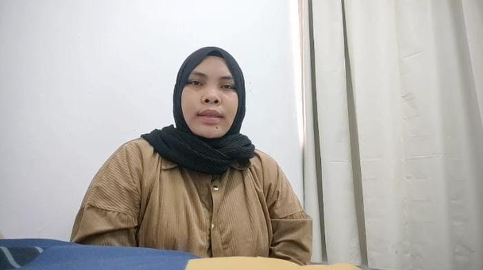 Sitti Magfirah Makmur, dosen UMGO yang dipecat tidak hormat gegara podcast dengan mahasiswi pura-pura kesurupan.