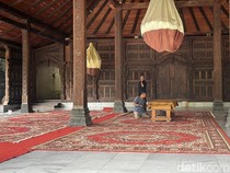 Suasana Rumah Duka Dalang Ki Anom Suroto di Kebon Seni Timasan Sukoharjo