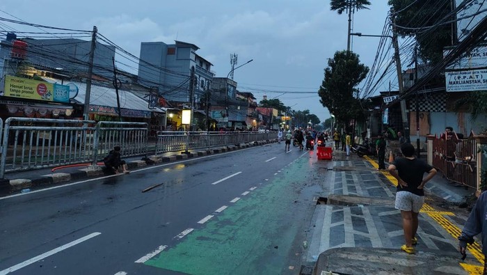 Tawuran antarwarga di Manggarai, Jakarta Selatan, pecah sore tadi