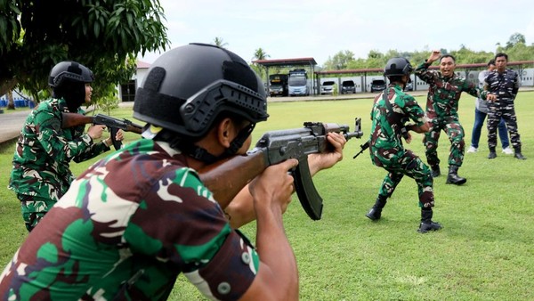 TNI AL Gelar Simulasi Penanggulangan Teror di Lanal Mamuju