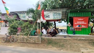 Warung Sederhana di Tengah Sawah Jadi Magnet Wisatawan