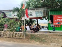Warung Sederhana di Tengah Sawah Jadi Magnet Wisatawan