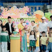Para anggota keluarga tampak hadir memeriahkan acara. Mulai dari Jokowi dan Iriana, Gibran dan Selvi Ananda, hingga Bobby Nasution turut hadir dengan mengajak serta anak-anak mereka. Foto: Instagram/@erinagudono