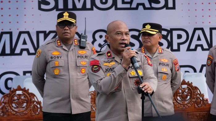 Wakapolda Riau Brigjen Jossy Kusumo memimpin Sispam Mako di Polres Kampar.