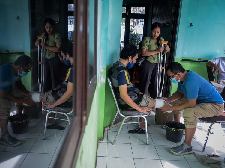 Warga Difabel di Tangerang Terima Bantuan Kaki Palsu dan Alat Bantu Dengar Gratis