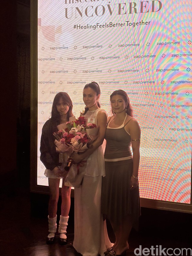 Wulan tak menampik bahwa dirinya sudah menjadi pejuang jerawat sejak masih remaja. Selama lebih dari dua dekade, ia telah mencoba berbagai perawatan, mulai dari skincare hingga perawatan klinik, namun bekas jerawat yang membandel tetap sulit hilang. Foto: Vina Oktiani/Wolipop