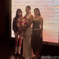 Wulan tak menampik bahwa dirinya sudah menjadi pejuang jerawat sejak masih remaja. Selama lebih dari dua dekade, ia telah mencoba berbagai perawatan, mulai dari skincare hingga perawatan klinik, namun bekas jerawat yang membandel tetap sulit hilang. Foto: Vina Oktiani/Wolipop