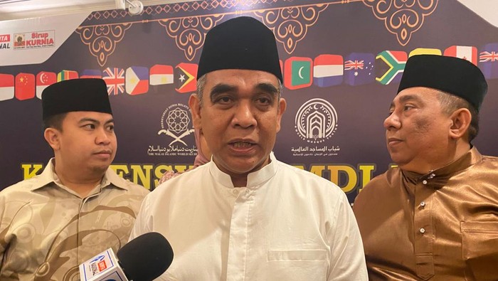 Ketua MPR Ahmad Muzani usai menghadiri Konvensyen Dunia Melayu Dunia Islam (DMDI) di Hotel Borobudur, Jakarta, Jumat (24/10/2025).