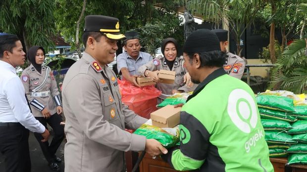 Apel Ojol Kamtibmas yang digelar di Polres Nganjuk. Apel Ojol Kamtibmas yang digelar di Polres Nganjuk.