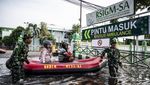 Banjir Rendam Jalur Pantura Semarang, Pasien dan Nakes Dievakuasi Pakai Perahu Karet