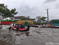 Cerita Relawan Bolak-balik Terjang Banjir demi Antar Pasien RSI Sultan Agung