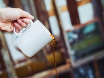 Buang Sisa Kopi ke Selokan, Wanita di London Didenda Rp 3,3 Juta