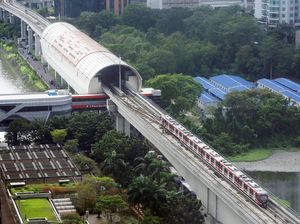Cerita Warga Surabaya Sengaja ke Jakarta Buat Coba Naik MRT