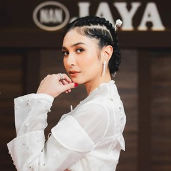 Cantik Versi Mikha Tambayong