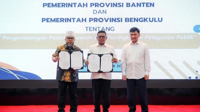 Gubernur Bengkulu Helmi Hasan bersama Gubernur Banten Andra Soni (Pemprov Banten)