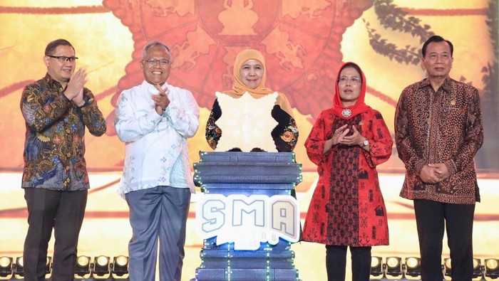 Gubernur Khofifah Indar Parawansa di SMA Awards 2025
