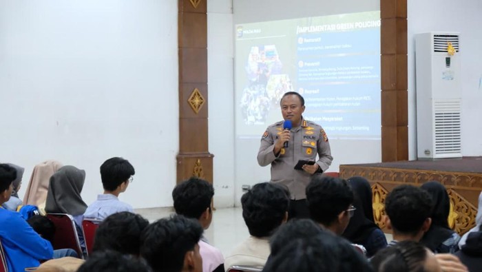 Kabid Humas Polda Riau Kombes Anom Karibianto turun menyosialisasikan Green Policing di kampus.