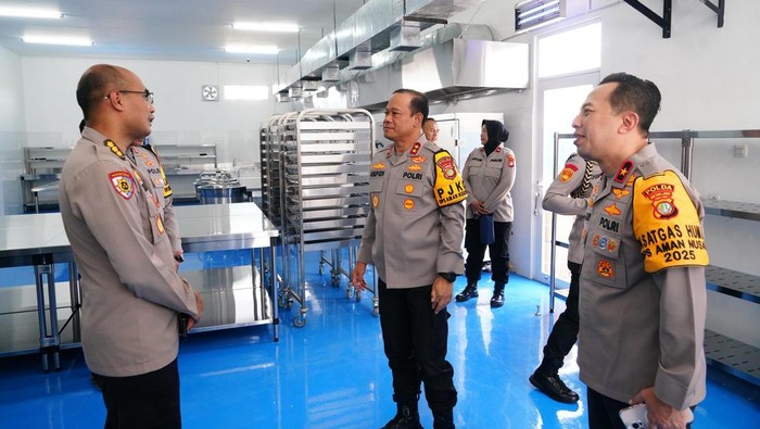Kapolda Metro Jaya Irjen Asep Edi Suheri meninjau SPPG Polri di Palmerah, Jakbar (dok. ist) Kapolda Metro Jaya Irjen Asep Edi Suheri meninjau SPPG Polri di Palmerah, Jakbar (dok. ist)