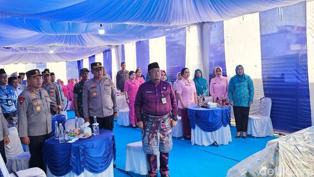 Kapolda Riau meresmikan dapur SPPG untuk program makan bergizi gratis. Dapur ini mendukung pemenuhan gizi aman dan berkualitas bagi masyarakat. (Mei Amelia/detikcom)