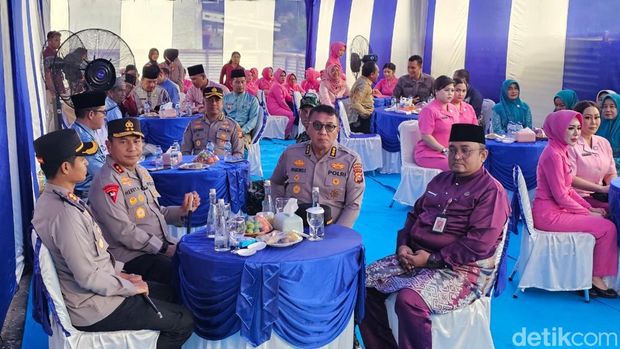 Kapolda Riau meresmikan dapur SPPG untuk program makan bergizi gratis. Dapur ini mendukung pemenuhan gizi aman dan berkualitas bagi masyarakat. (Mei Amelia/detikcom)