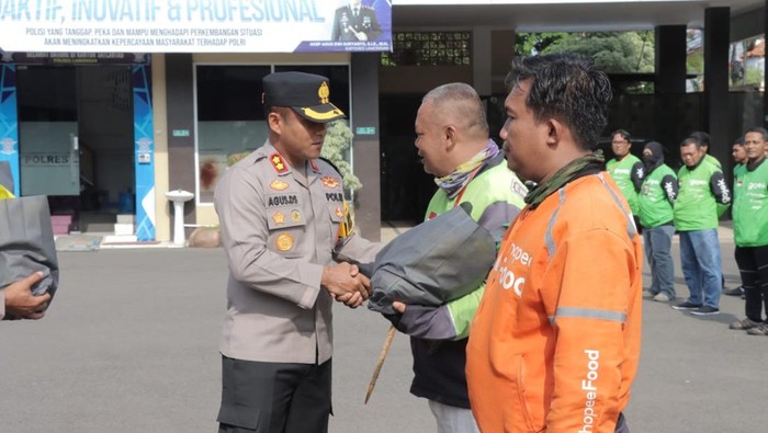 Kapolres Lamongan Ajak Komunitas Ojol Jadi Garda Terdepan Jaga Kamtibmas Kapolres Lamongan Ajak Komunitas Ojol Jadi Garda Terdepan Jaga Kamtibmas