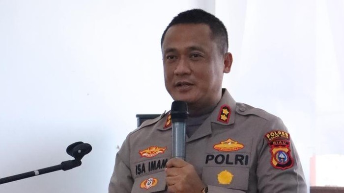 Kapolres Rohil AKBP Isa Imam Syahroni mensosialisasikan Green Policing di Kampus ITR, Jumat (24/10/2025).