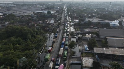 Kemacetan Panjang Akibat Banjir Landa Jalur Pantura Semarang