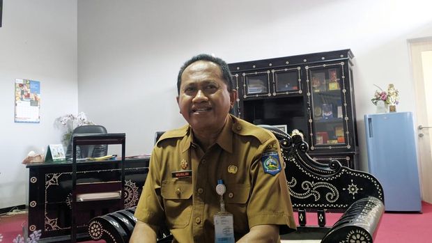 Kepala Dinas Kelautan dan Perikanan NTB, Muslim, saat ditemui di Mataram, Jumat (24/10/2025). (Foto: Ahmad Viqi/detikBali) Kepala Dinas Kelautan dan Perikanan NTB, Muslim, saat ditemui di Mataram, Jumat (24/10/2025). (Foto: Ahmad Viqi/detikBali)