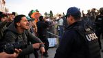 Kericuhan Warnai Protes Kedatangan Agen Federal di Alameda