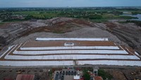Foto udara memperlihatkan tumpukan sampah yang telah dilapisi tanah dan geotekstil di TPA Jatiwaringin, Kabupaten Tangerang, Banten, Jumat (24/10/2025). ANTARA FOTO/Putra M. Akbar Foto udara memperlihatkan tumpukan sampah yang telah dilapisi tanah dan geotekstil di TPA Jatiwaringin, Kabupaten Tangerang, Banten, Jumat (24/10/2025). ANTARA FOTO/Putra M. Akbar