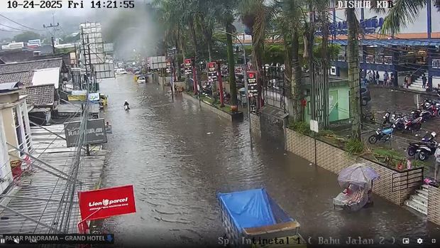 Kondisi banjir di Jalan Raya Lembang Kondisi banjir di Jalan Raya Lembang