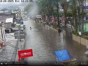 Polisi Alihkan Arus Lalu Lintas Akibat Banjir di Lembang Bandung Barat