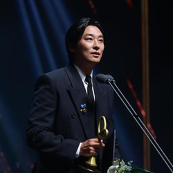 Para Bintang Bersinar di Korea Popular Culture and Arts Awards 2025