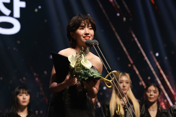 Artis Korea menerima penghargaan di Korea Popular Culture and Arts Awards 2025 digelar Kamis (23/10/2025) di Teater Nasional, Seoul, Korea Selatan.