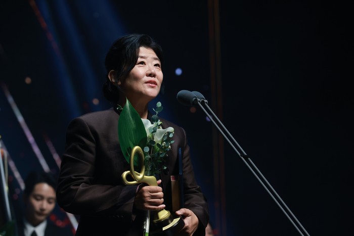 Artis Korea menerima penghargaan di Korea Popular Culture and Arts Awards 2025 digelar Kamis (23/10/2025) di Teater Nasional, Seoul, Korea Selatan.