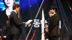 Para Bintang Bersinar di Korea Popular Culture and Arts Awards 2025