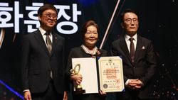 Para Bintang Bersinar di Korea Popular Culture and Arts Awards 2025