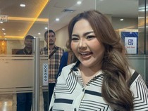 Senyum Lisa Mariana di Bareskrim: Dari Dugaan Fitnah ke Status Tersangka
